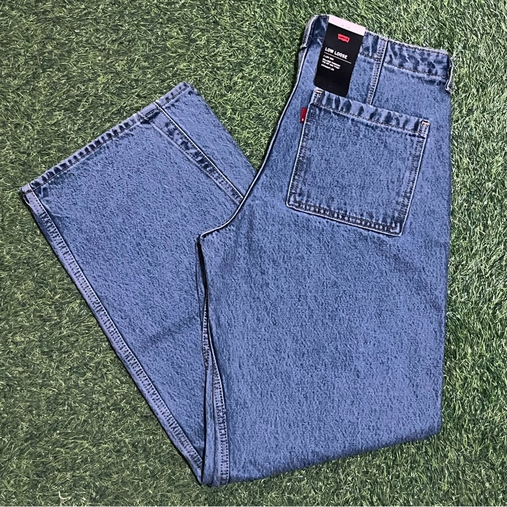 NWT Levi's Premium Low Loose Jeans Womens 29x32 Relaxed Straight Leg Medium Wash